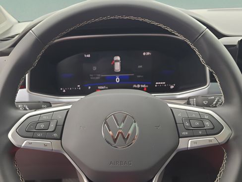Certified 2025 Volkswagen Taos SE image 22