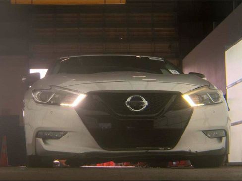 Used 2017 Nissan Maxima SR w/ Midnight Edition FWD image 3