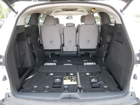 Certified 2026 Toyota Sienna LE FWD image 18