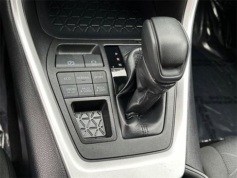Used 2025 Toyota RAV4 XLE image 29