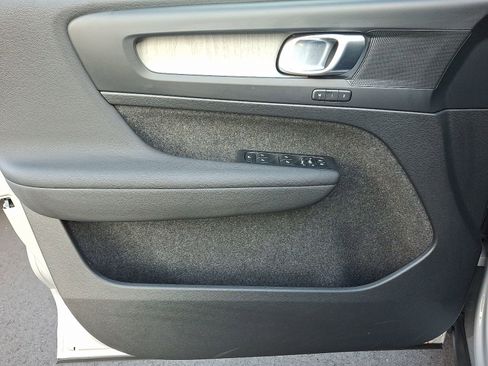 Certified 2024 Volvo XC40 B5 Core image 12