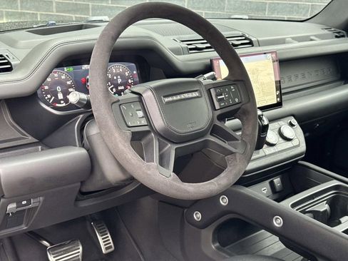 Certified 2022 Land Rover Defender 90 V8 AWD/4WD image 18