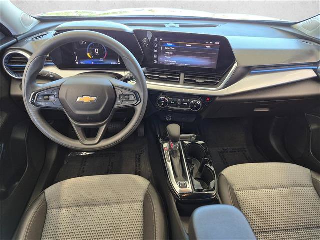 Used 2025 Chevrolet Trax LT FWD image 22