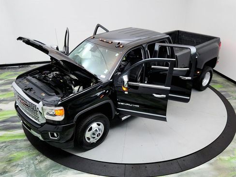 Used 2018 GMC Sierra 3500 Denali w/ Duramax Plus Package image 36