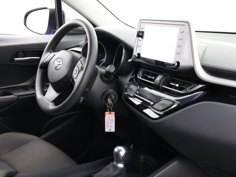 Used 2020 Toyota C-HR LE FWD image 33