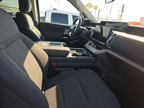 Used 2025 Ford Expedition Active image 4