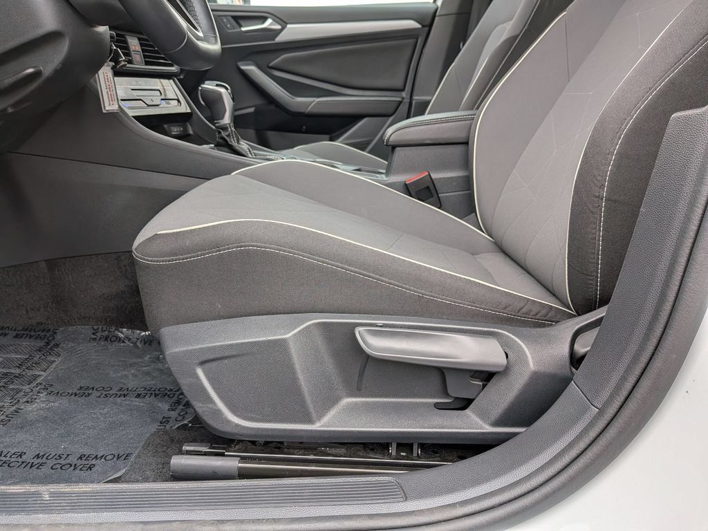 Used 2025 Volkswagen Jetta Sport FWD image 14