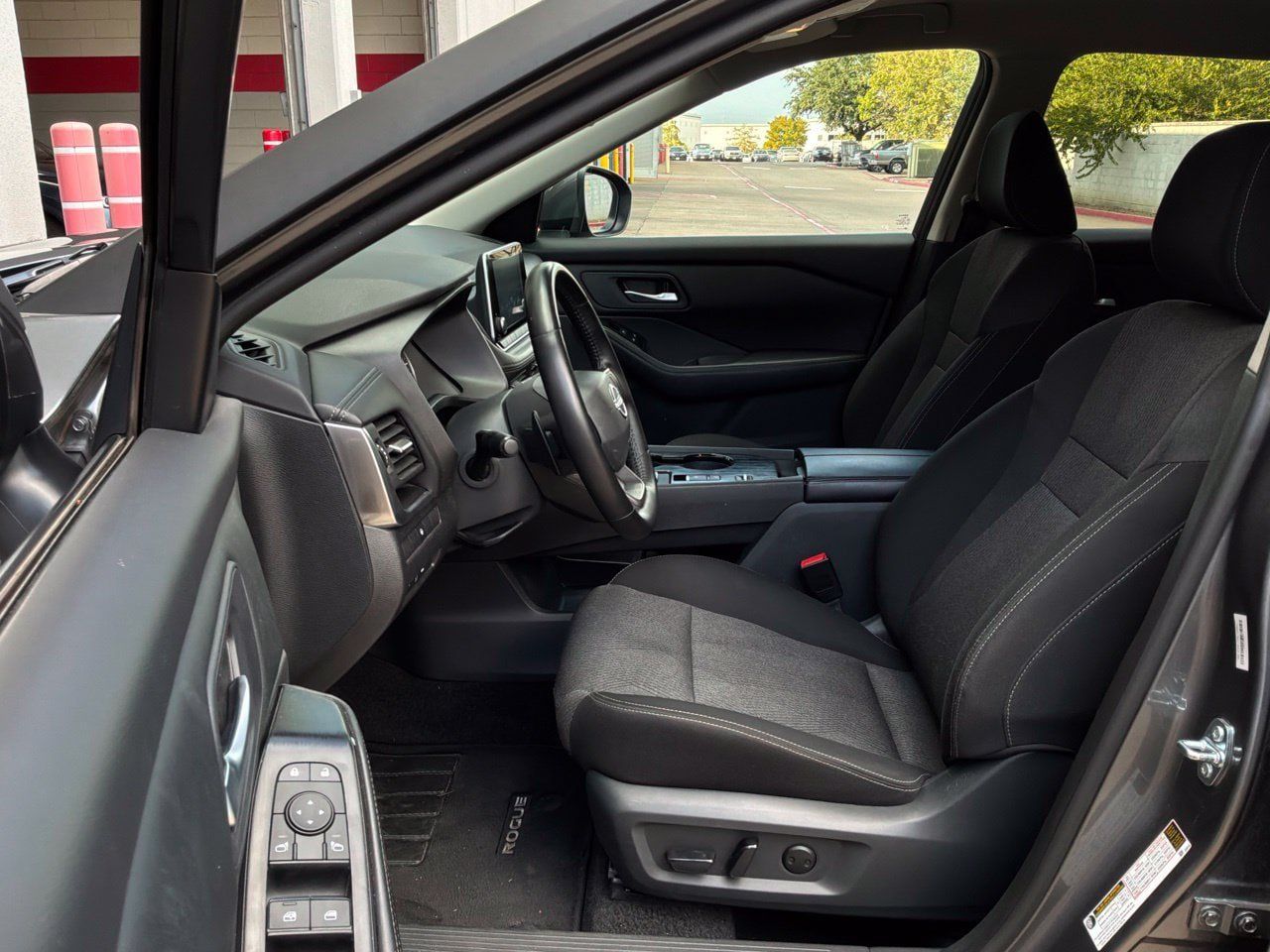 Used 2025 Nissan Rogue SV FWD image 10