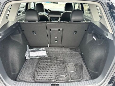 Used 2025 Volkswagen Taos SE image 33