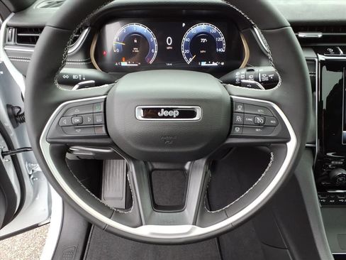 New 2025 Jeep Grand Cherokee L Altitude image 19