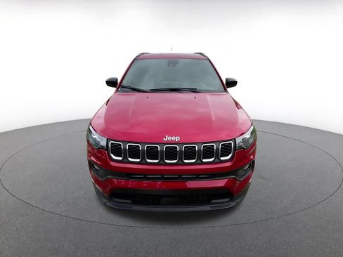 Used 2025 Jeep Compass Latitude AWD/4WD image 4