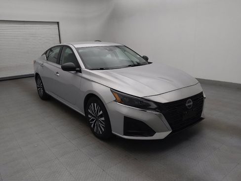 Used 2024 Nissan Altima 2.5 SV image 11