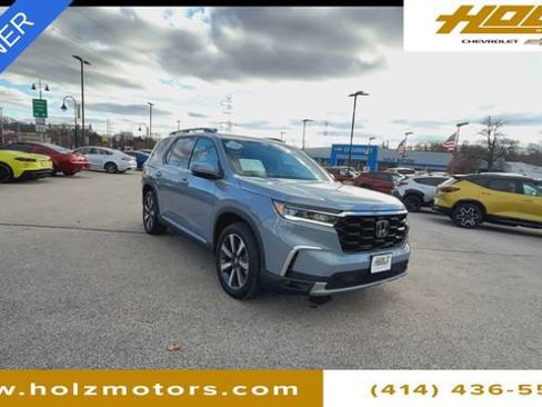 Used 2025 Honda Pilot Touring image 2