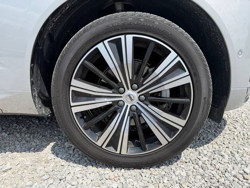 Used 2023 Volvo XC60 B5 Plus AWD/4WD image 13