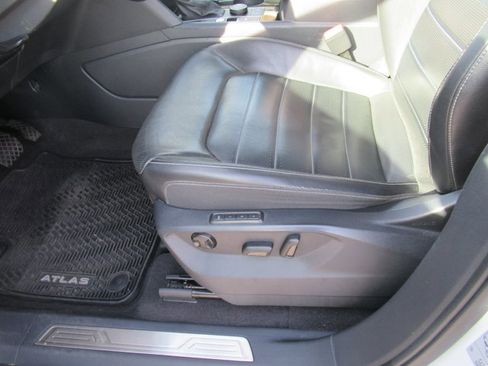 Used 2019 Volkswagen Atlas SEL Premium image 12