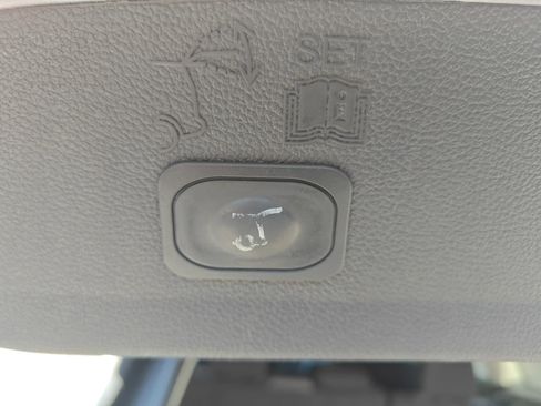 Used 2017 Ford Escape SE w/ Equipment Group 201A FWD image 17