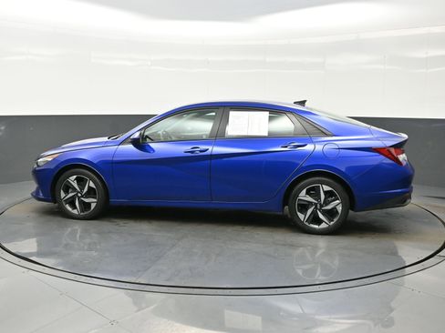 Used 2023 Hyundai Elantra SEL w/ Convenience Package image 3
