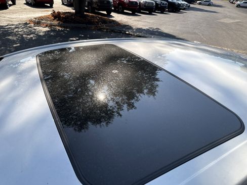 Used 2022 Toyota Camry SE w/ Cold Weather Package image 7