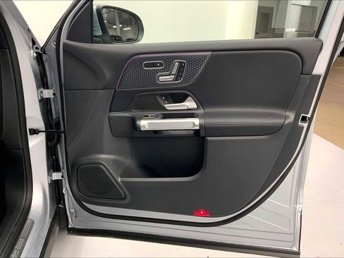 Used 2026 Mercedes-Benz GLB 250 image 10
