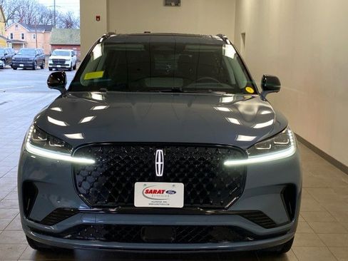 Used 2026 Lincoln Aviator Reserve w/ Jet Appearance Package image 3