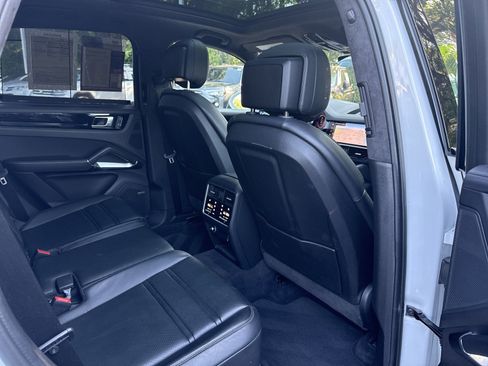 Used 2022 Porsche Cayenne Turbo AWD/4WD image 47