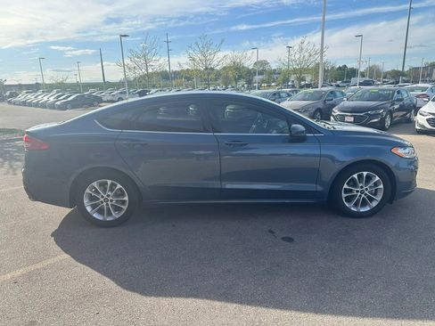 Used 2019 Ford Fusion SE FWD image 4