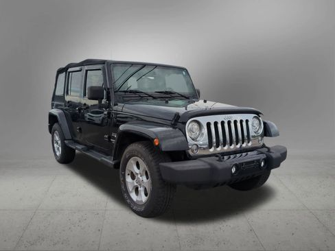 Used 2017 Jeep Wrangler Unlimited Sahara w/ Connectivity Group image 8