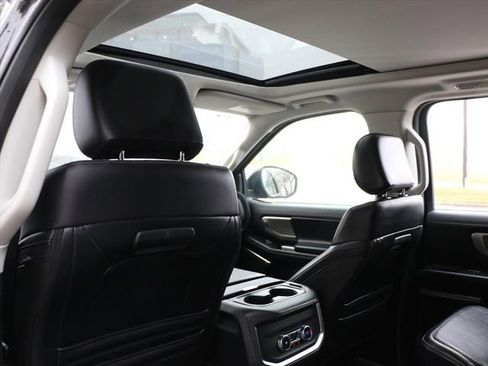 Used 2025 Ford Expedition Platinum image 15