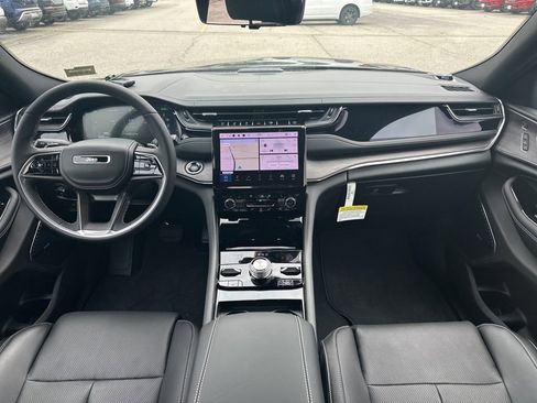 Used 2023 Jeep Grand Cherokee Overland w/ Luxury Tech Group IV image 16