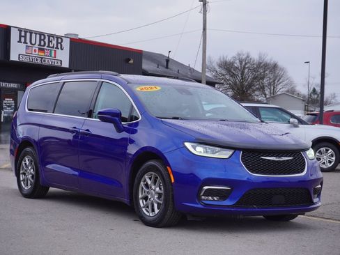 Used 2021 Chrysler Pacifica Touring image 9