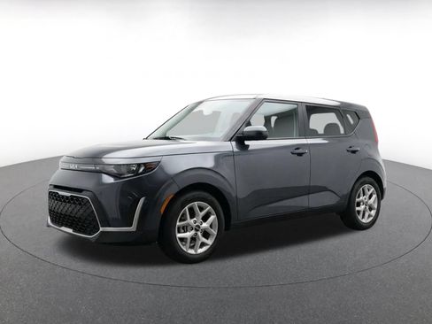 Used 2025 Kia Soul LX w/ LX Technology Package FWD image 3