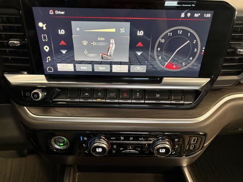 Used 2022 GMC Sierra 1500 SLT w/ SLT Convenience Package AWD/4WD image 16