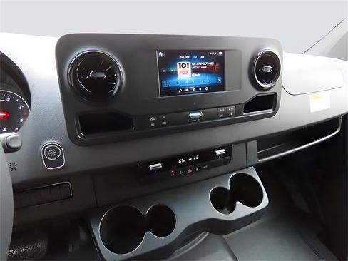 Used 2024 Mercedes-Benz Sprinter 3500 image 28