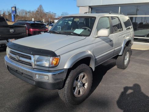 Used 2000 Toyota 4Runner Limited image 1