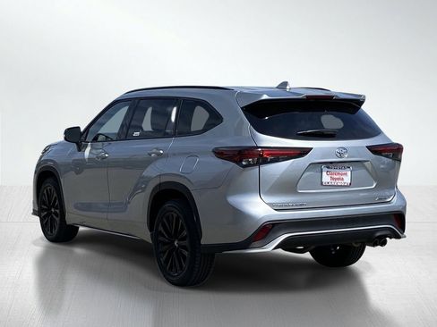 Certified 2025 Toyota Highlander XSE AWD/4WD image 4