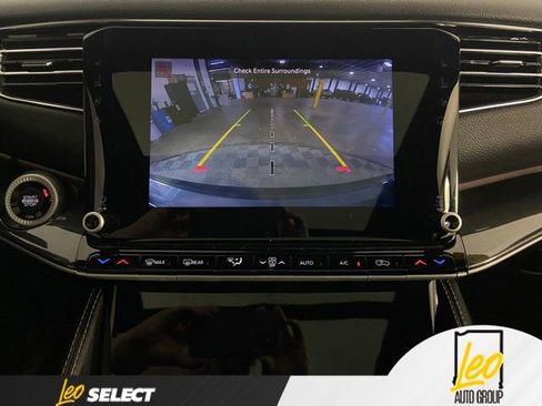 Used 2022 Jeep Wagoneer Series I w/ Premium Group I AWD/4WD image 16