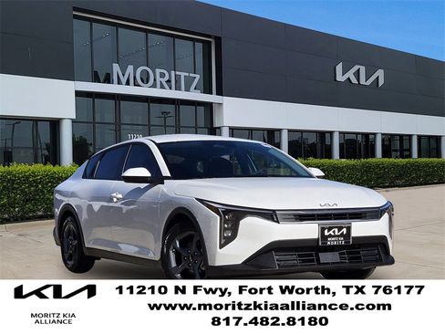 New 2025 Kia K4 LXS image 1