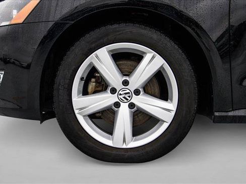 Used 2015 Volkswagen Passat 1.8T Wolfsburg Edition image 9