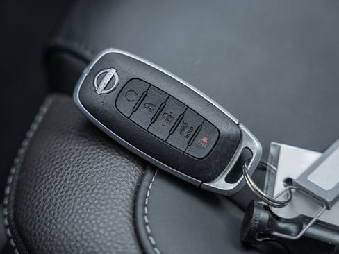 Used 2024 Nissan Pathfinder Platinum w/ Black Appearance Package image 48