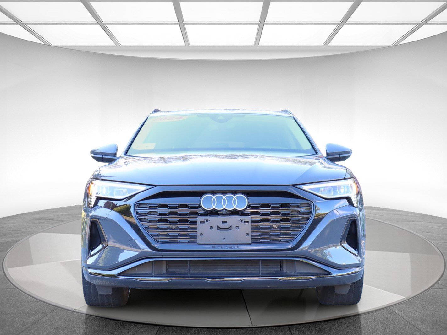 Used 2024 Audi Q8 e-tron Premium Plus AWD/4WD image 2