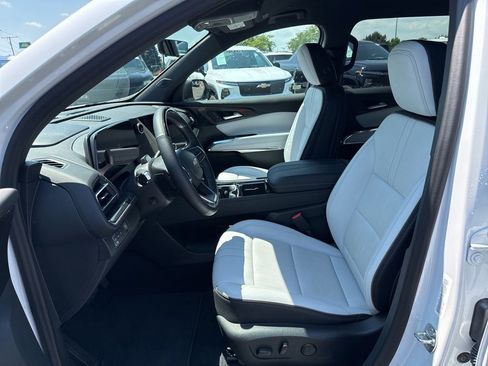 Used 2024 Chevrolet Traverse RS image 15