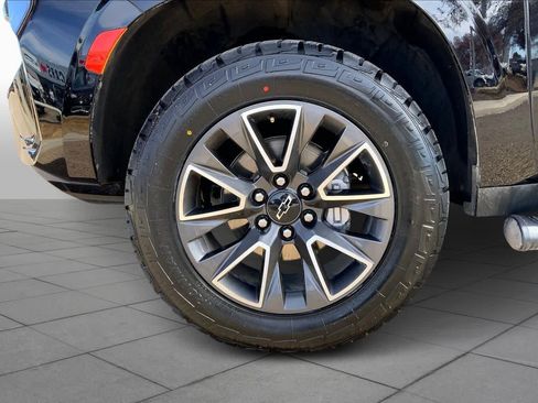 Used 2023 Chevrolet Tahoe Z71 w/ Luxury Package image 10
