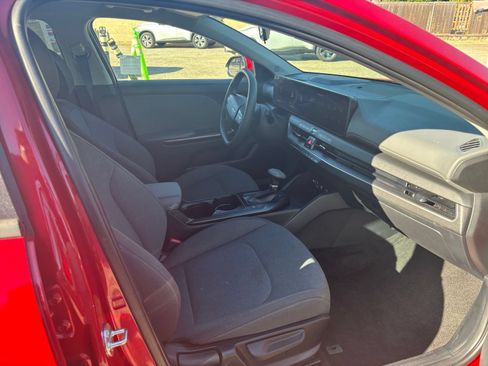 Used 2025 Kia K4 FWD image 36