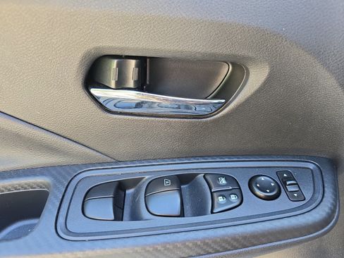 Used 2025 Nissan Versa SV w/ Trunk Package FWD image 20
