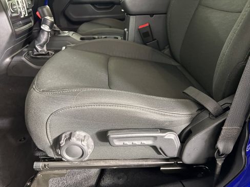 Used 2020 Jeep Wrangler Unlimited Sahara image 16