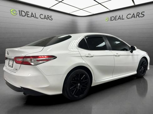 Used 2018 Toyota Camry LE FWD image 5