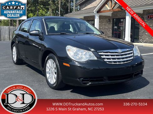 Used 2010 Chrysler Sebring Limited FWD image 1