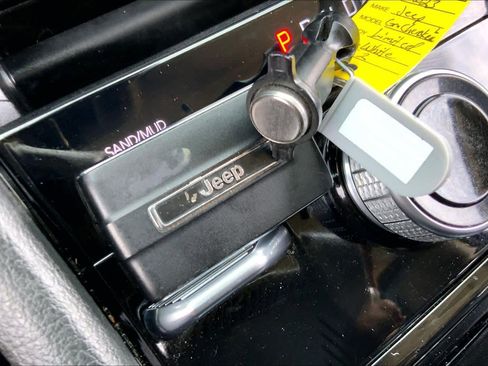 Used 2023 Jeep Grand Cherokee L Limited w/ Black Appearance Package image 13