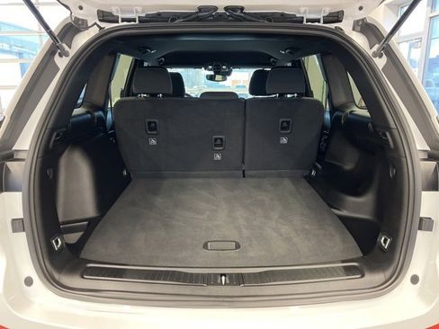 Certified 2024 Jeep Grand Cherokee Laredo image 10