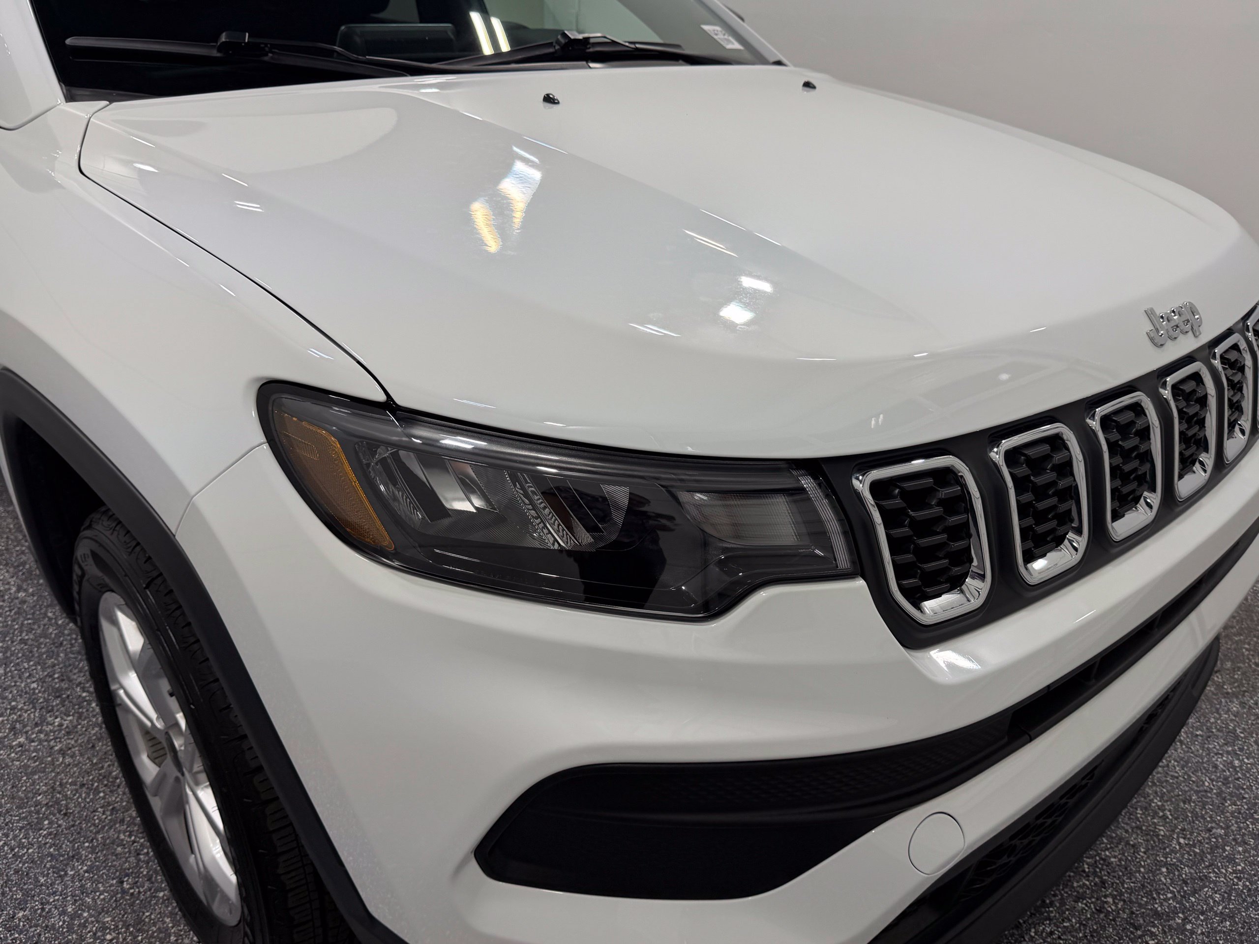 Used 2025 Jeep Compass Sport AWD/4WD image 18
